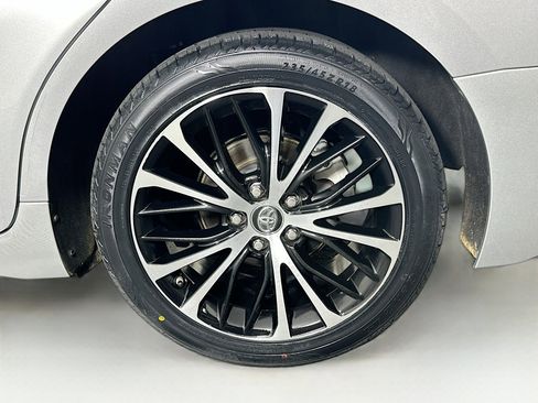 Used 2018 Toyota Camry SE w/ Moonroof Package image 11