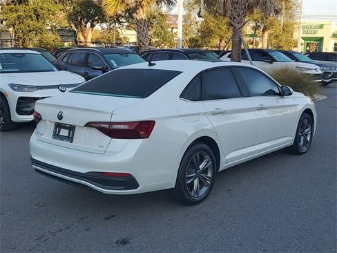 Certified 2023 Volkswagen Jetta SE w/ Panoramic Sunroof Package image 4
