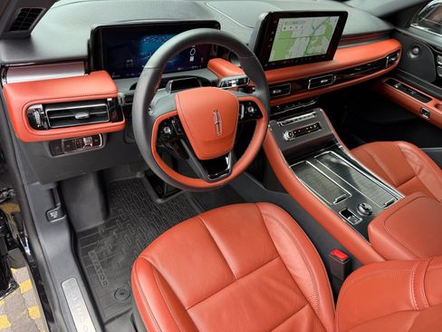Used 2025 Lincoln Aviator Reserve w/ Illumination Package AWD/4WD image 12