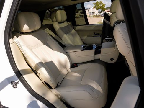 Used 2024 Land Rover Range Rover Autobiography image 32