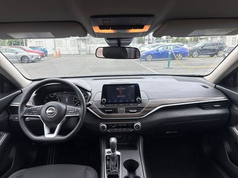 Used 2025 Nissan Altima 2.5 SV FWD image 33