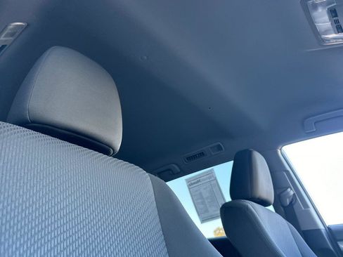 Used 2018 Toyota Highlander LE w/ Carpet Mat Package (TMS) image 17