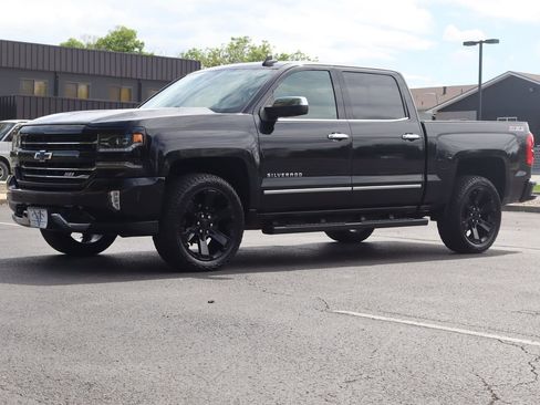 Used 2017 Chevrolet Silverado 1500 LTZ Z71 w/ LTZ Plus Package AWD/4WD image 11
