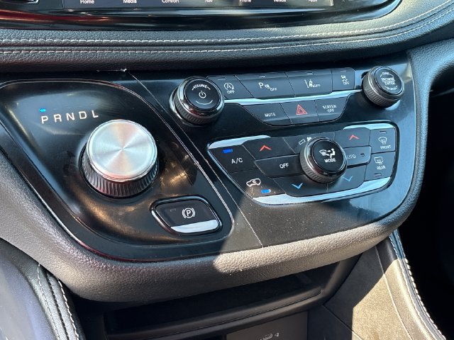 Used 2026 Chrysler Pacifica Limited FWD image 43