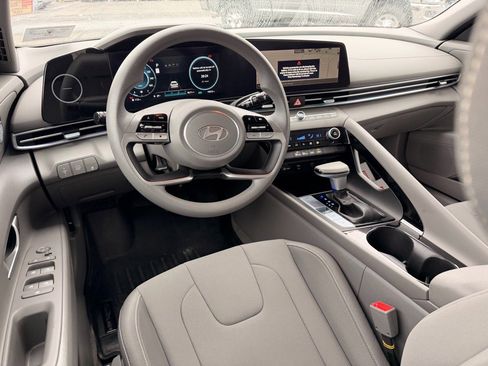 Used 2024 Hyundai Elantra Blue image 10