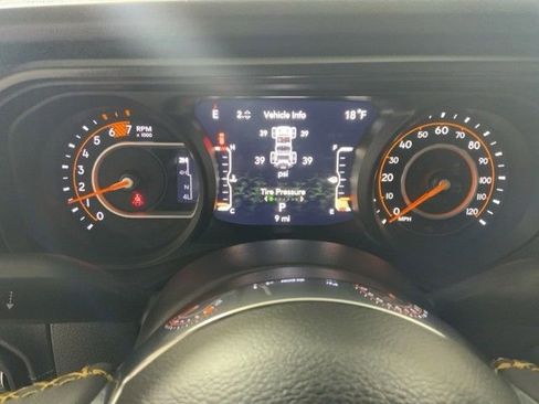 Used 2024 Jeep Wrangler Unlimited Sahara w/ Technology Group AWD/4WD image 27