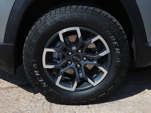 Used 2025 Chevrolet Equinox ACTIV w/ Safety and Technology Package FWD image 15