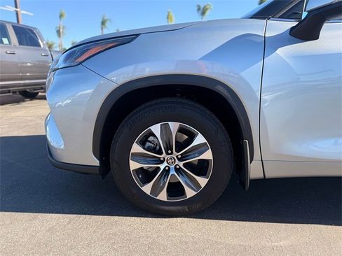 Used 2024 Toyota Highlander XLE image 26