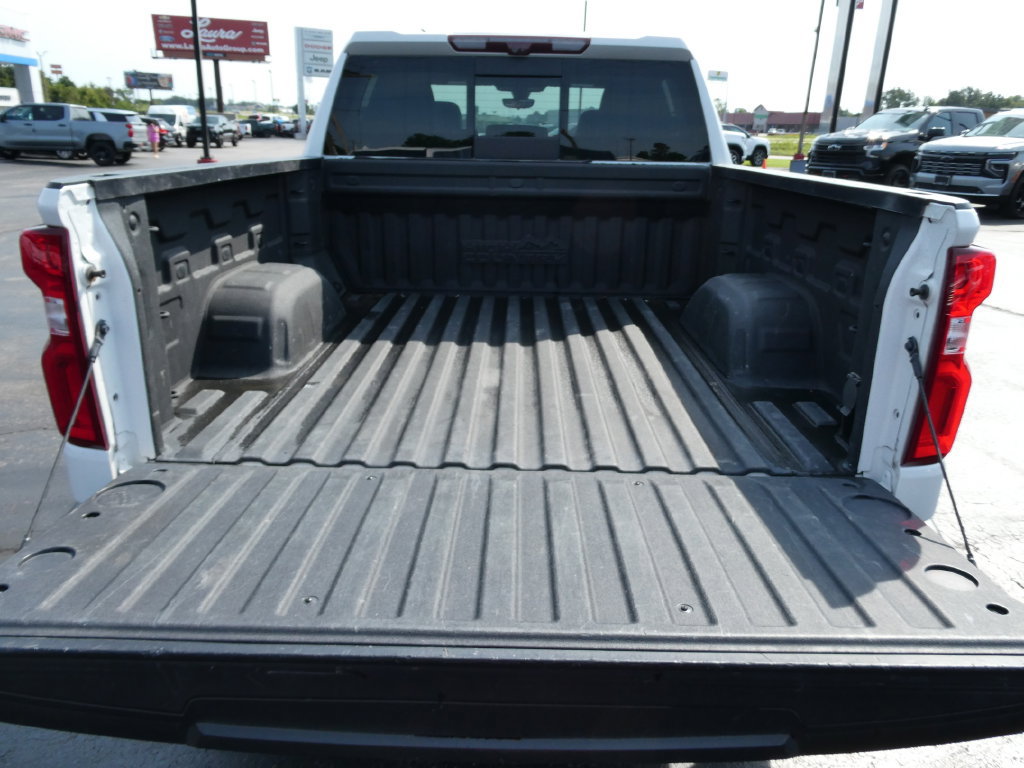 Used 2021 Chevrolet Silverado 1500 High Country w/ Technology Package AWD/4WD image 16