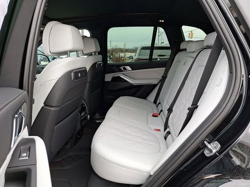 New 2026 BMW X5 xDrive40i w/ M Sport Package image 9