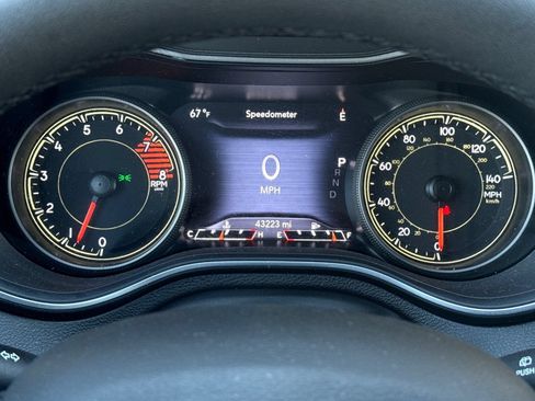 Used 2022 Jeep Cherokee Trailhawk w/ Comfort/Convenience Group AWD/4WD image 39