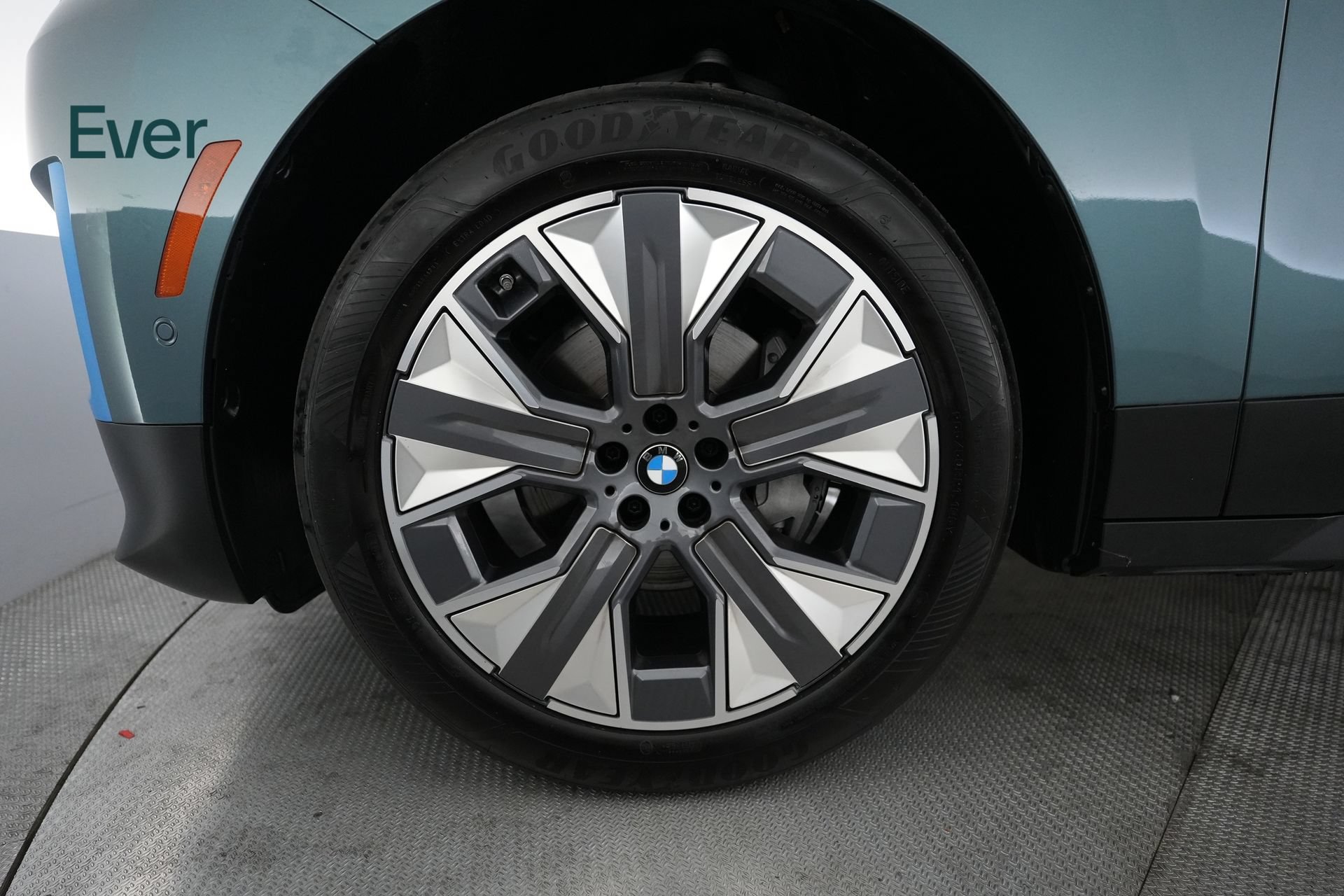 Used 2023 BMW iX xDrive50 w/ Convenience Package AWD/4WD image 19
