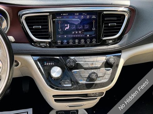 Used 2019 Chrysler Pacifica Limited FWD image 6