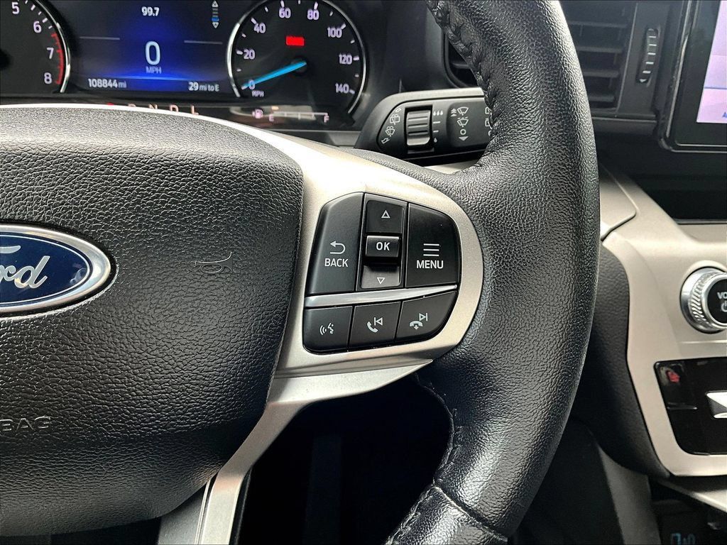 Used 2023 Ford Explorer XLT AWD/4WD image 15