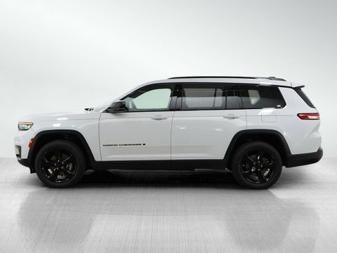 Used 2023 Jeep Grand Cherokee L Laredo image 2