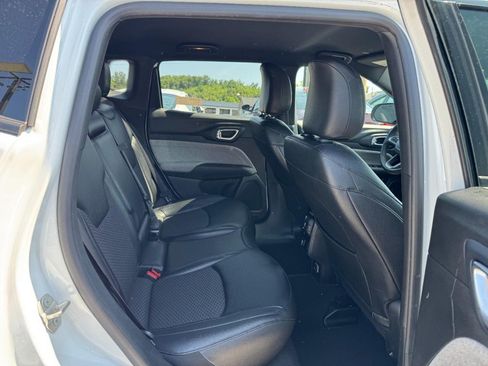 Used 2024 Jeep Compass Latitude AWD/4WD image 12