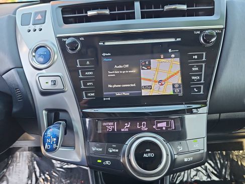 Used 2017 Toyota Prius V Four w/ Carpet Mat Package FWD image 19