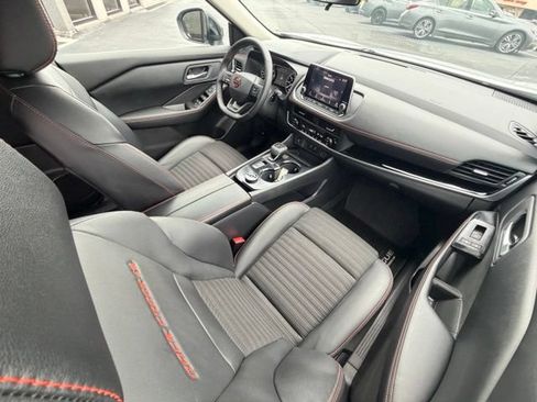 Used 2025 Nissan Rogue SV AWD/4WD image 23