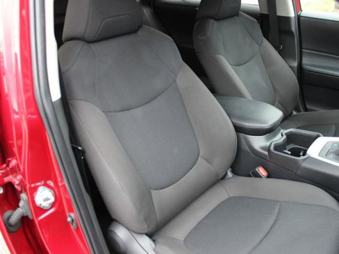 Used 2025 Toyota RAV4 LE image 29