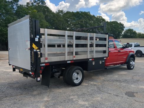 Used 2022 RAM 5500 Tradesman w/ Chrome Appearance Group RWD image 3