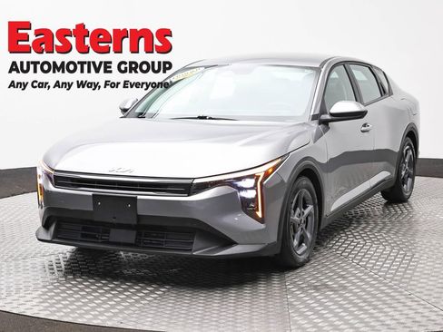 Used 2025 Kia K4 FWD image 1