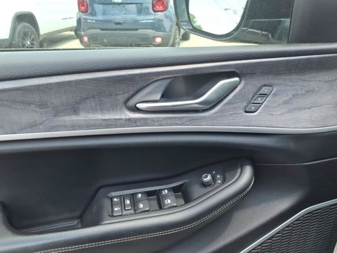 Used 2021 Jeep Grand Cherokee L Limited AWD/4WD image 15