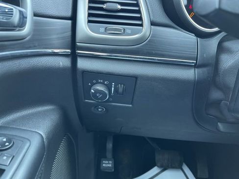 Used 2019 Jeep Grand Cherokee Limited image 19