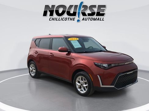 Used 2024 Kia Soul LX w/ Option Group 015 FWD image 2