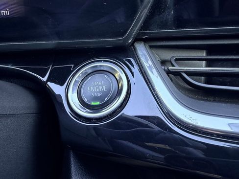 Certified 2024 Chevrolet Trax RS w/ Sunroof Package image 28