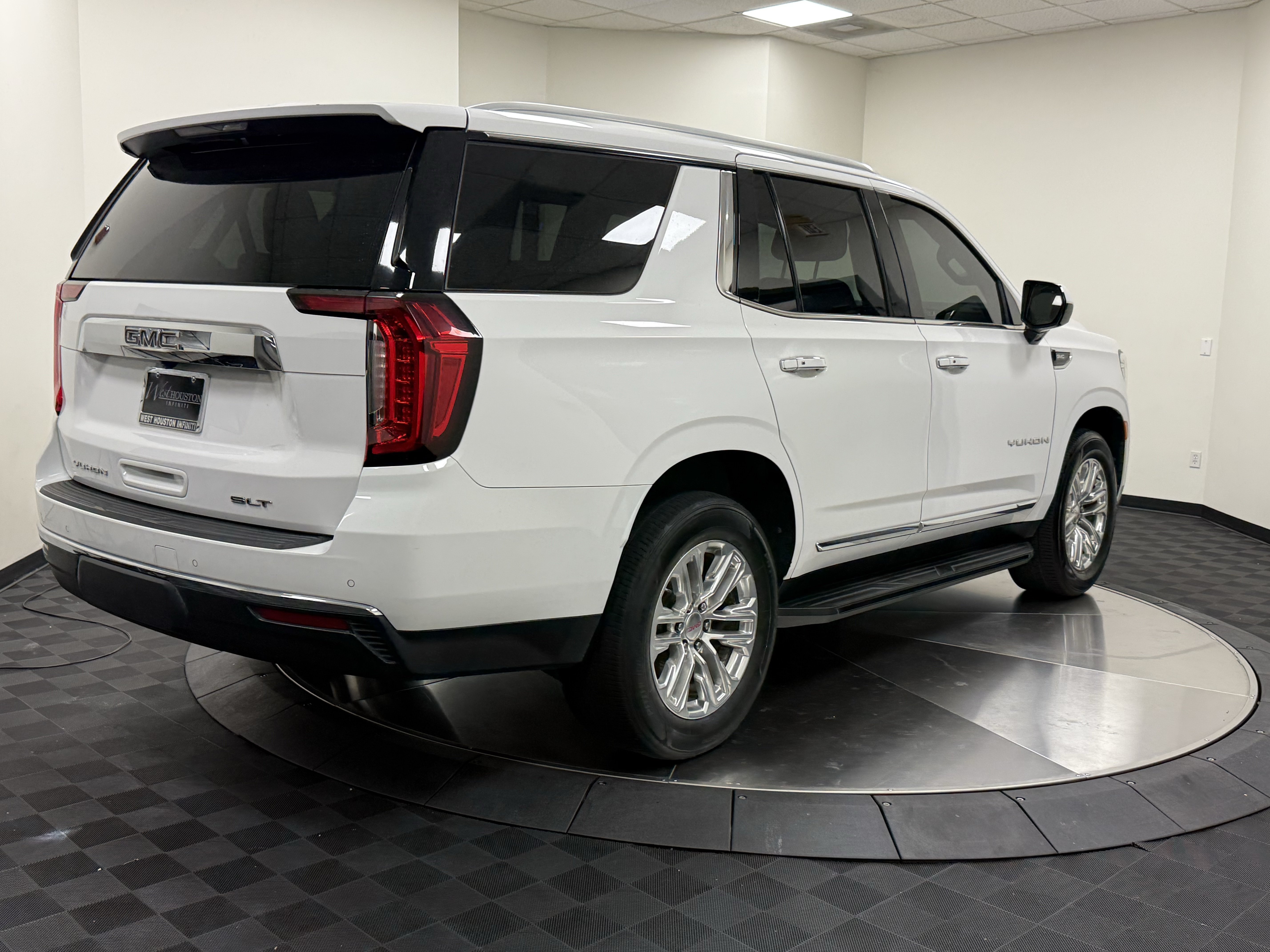 Used 2021 GMC Yukon SLT RWD image 7