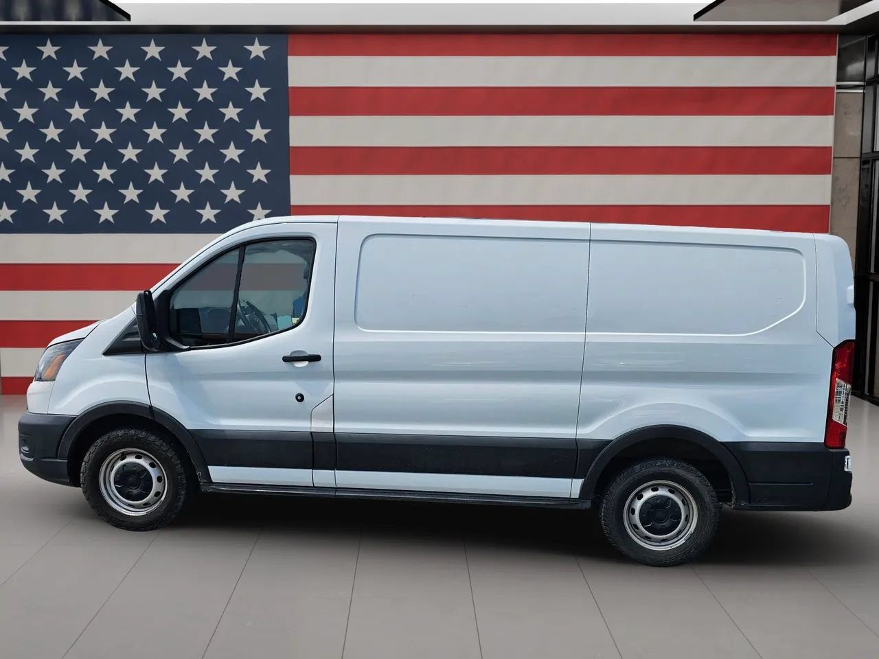 Used 2020 Ford Transit 150 Low Roof RWD image 10