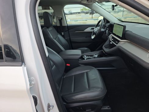 Used 2025 Ford Explorer Active w/ Active Comfort Package AWD/4WD image 14