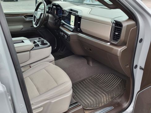 Used 2024 Chevrolet Silverado 1500 LT RWD image 9