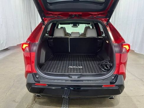 Used 2021 Toyota RAV4 SE w/ Weather & Moonroof Package AWD/4WD image 12