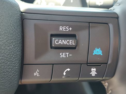 Certified 2025 Nissan Rogue SV FWD image 29