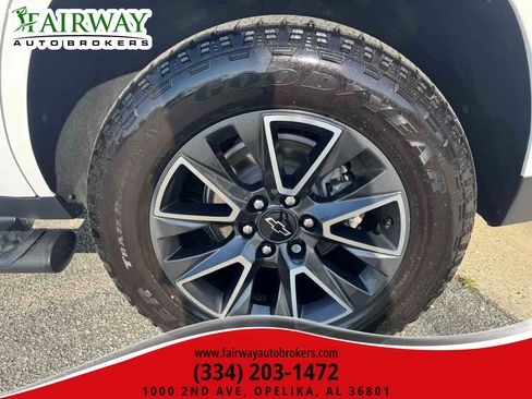 Used 2022 Chevrolet Tahoe Z71 w/ Luxury Package AWD/4WD image 37