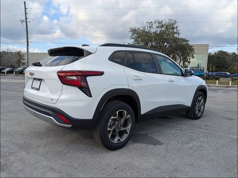 New 2026 Chevrolet Trax LT w/ Driver Confidence Package FWD image 5