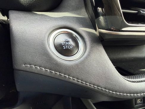 Used 2021 Toyota Highlander LE FWD image 30