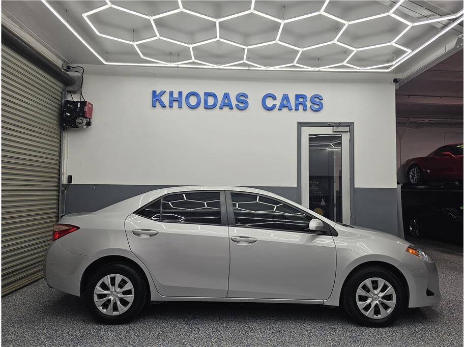 Used 2017 Toyota Corolla L w/ Carpet Mat Package (TMS) FWD image 5
