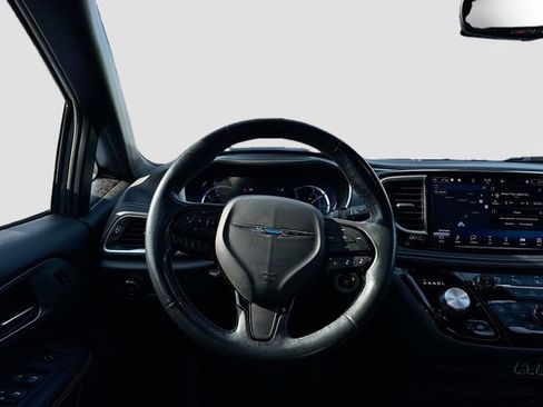 Used 2021 Chrysler Pacifica Touring-L w/ S Appearance Package image 21