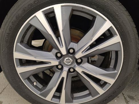 Used 2017 Nissan Pathfinder Platinum FWD image 31