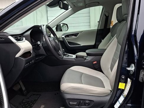 Used 2019 Toyota RAV4 Limited AWD/4WD image 10