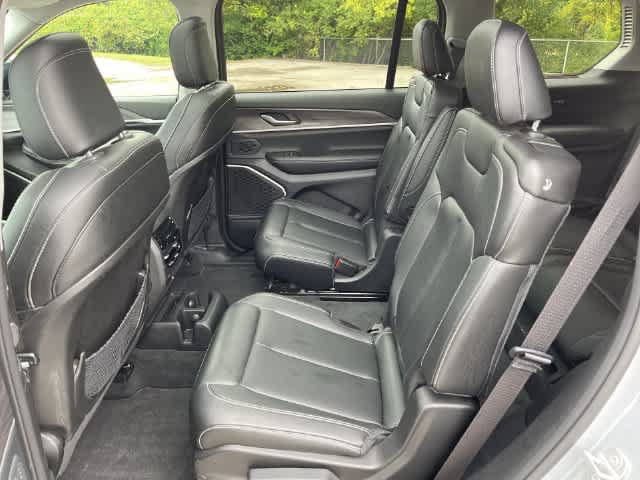 Used 2024 Jeep Grand Cherokee L Limited w/ Black Appearance Package AWD/4WD image 17