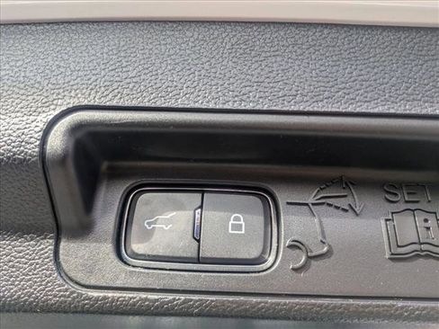 Used 2020 Ford Explorer XLT RWD image 7