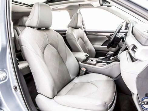Used 2023 Toyota Highlander Platinum image 32
