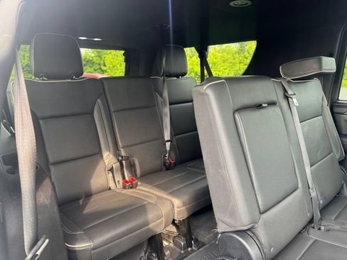 Used 2023 GMC Yukon XL SLT w/ SLT Luxury Package AWD/4WD image 13
