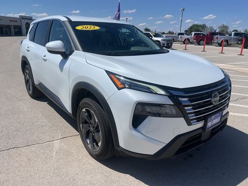 Used 2025 Nissan Rogue SV FWD image 7