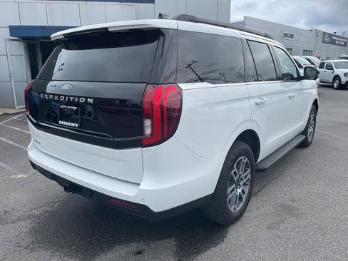 Certified 2025 Ford Expedition Active AWD/4WD image 2