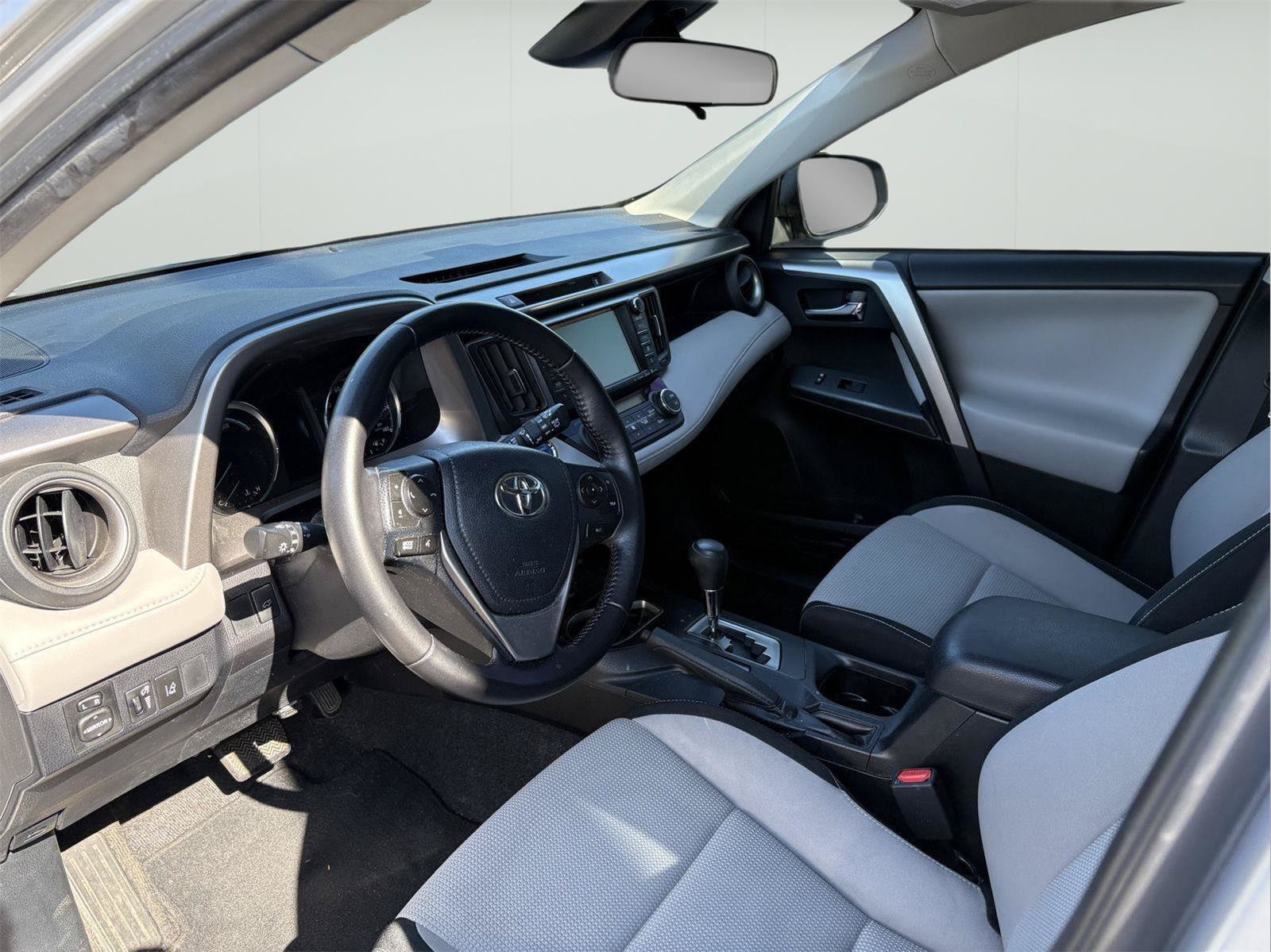 Used 2016 Toyota RAV4 XLE w/ Convenience Package AWD/4WD image 9