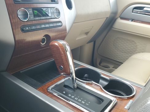 Used 2010 Ford Expedition Eddie Bauer image 28